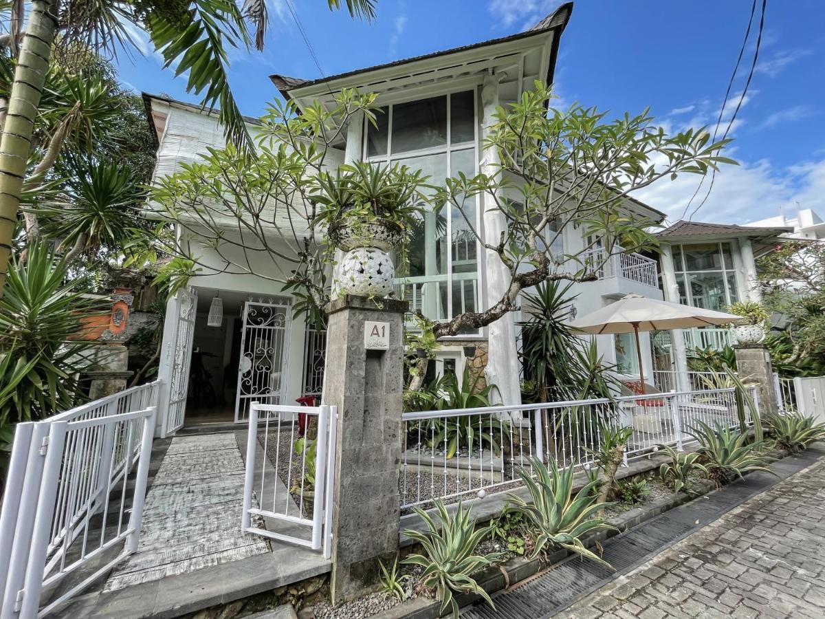 Beach House Canggu - 150M Berawa Beach Dış mekan fotoğraf