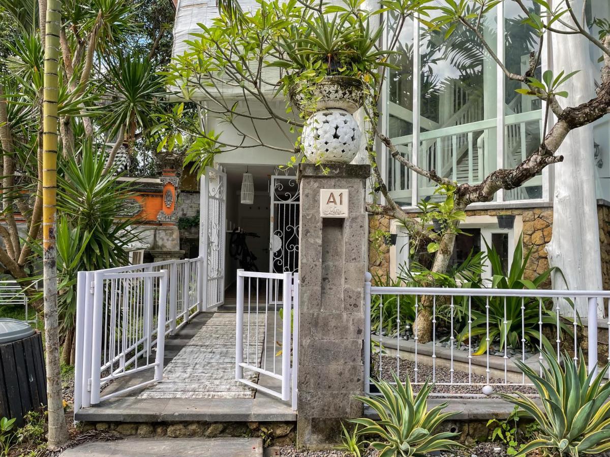 Beach House Canggu - 150M Berawa Beach Dış mekan fotoğraf